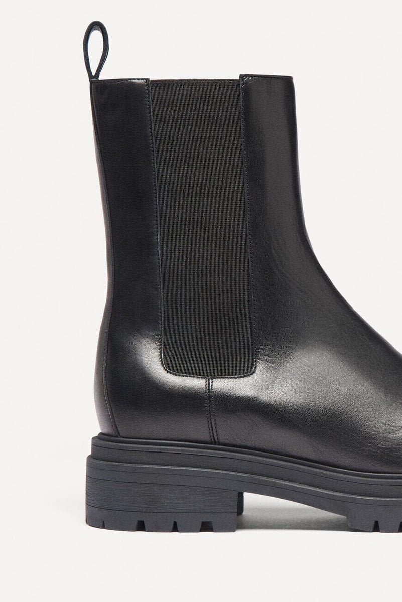 Ba sh Coda Chelsea Boots Black Styleartist