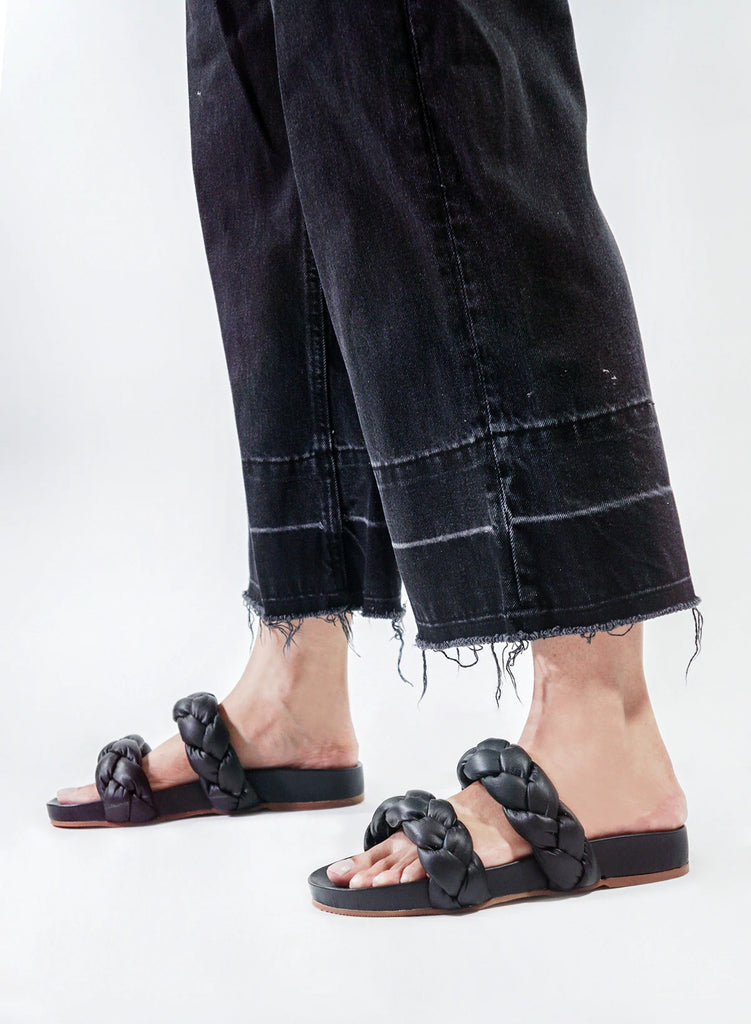 Kaanas Coco Leather Pool Slide Sandal- Black - Styleartist