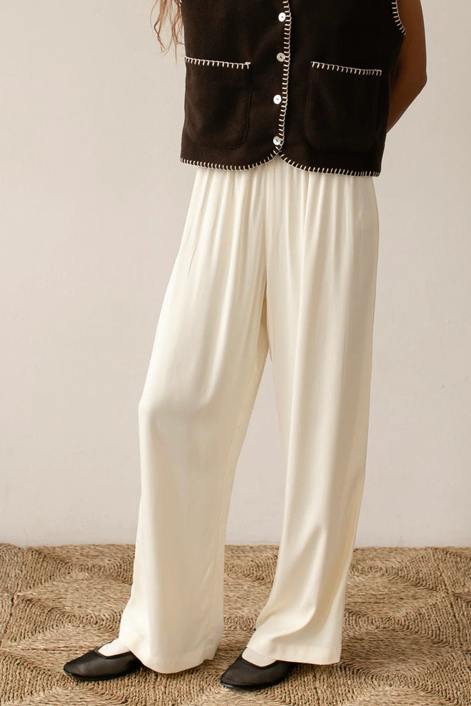 Donni Satiny Simple Wide Leg Pant- Creme - Styleartist