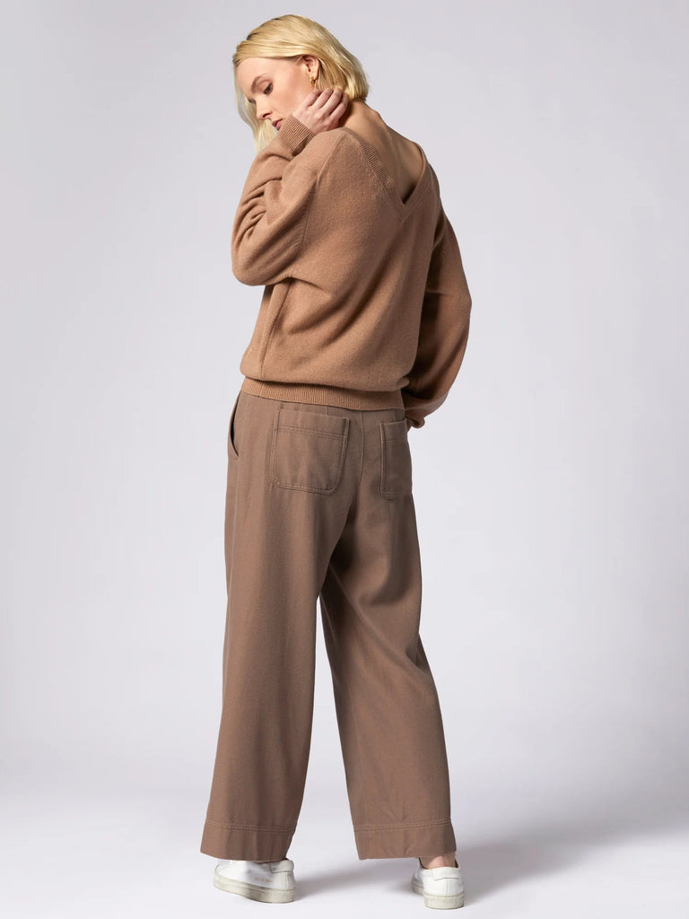 Equipment Lilou V-Neck Cashmere Sweater- Camel - Styleartist